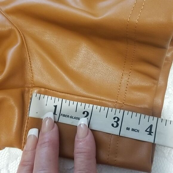 Brown faux leather shorts with bow tie. New with tags - Picture 4 of 15